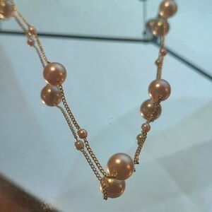Elegant Gold and Pearl Necklace